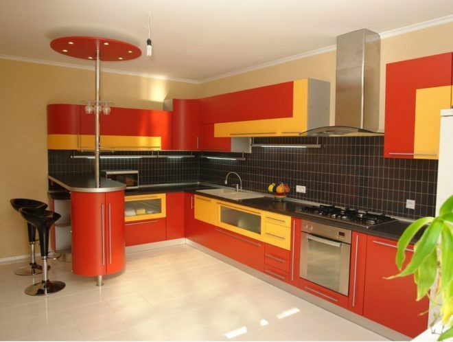 Farbkombinationen in der roten Küche 2