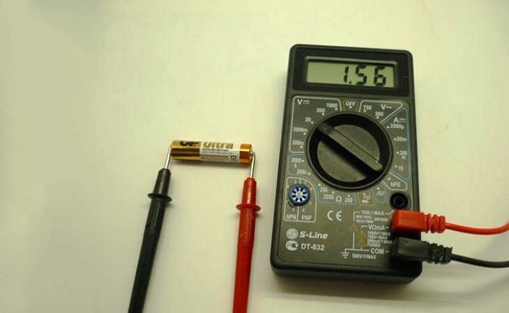 How to check the penlight batteries multimeter.