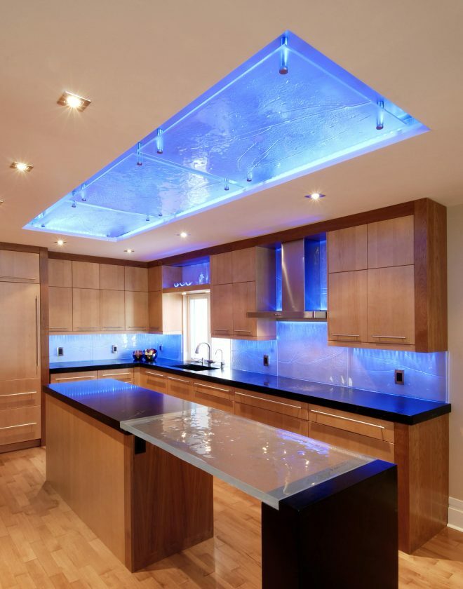 Moderna razsvetljava v kuhinji