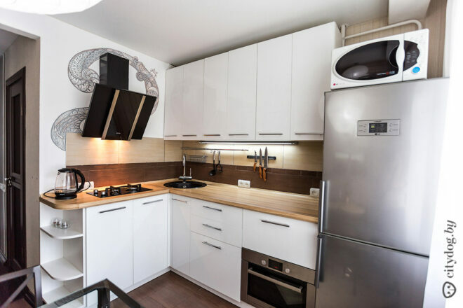 White kitchen design 6 sq. with a hob for 2 burners