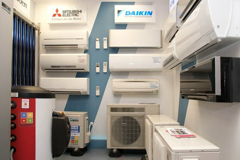 Choice of air conditioners in the store 