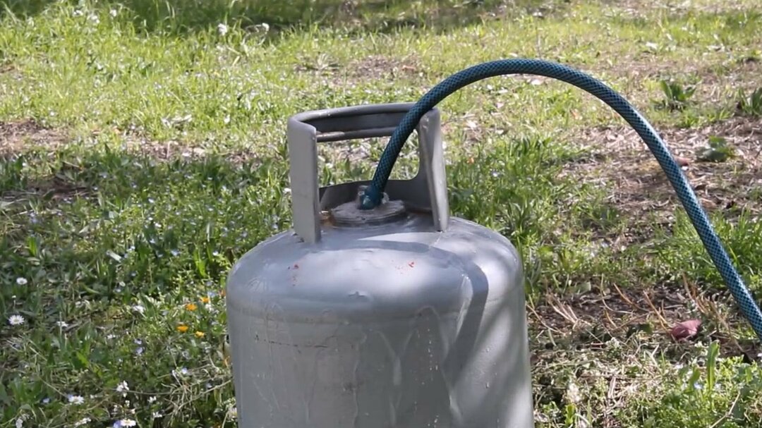 How to flush a gas cylinder: an overview of the best safe ways