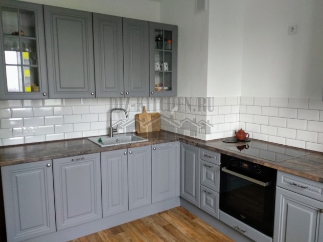 Klasikinė pilka virtuvė su Luidor fasadais