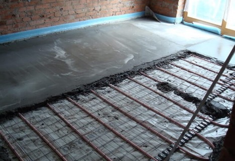 Laying a warm floor in a screed