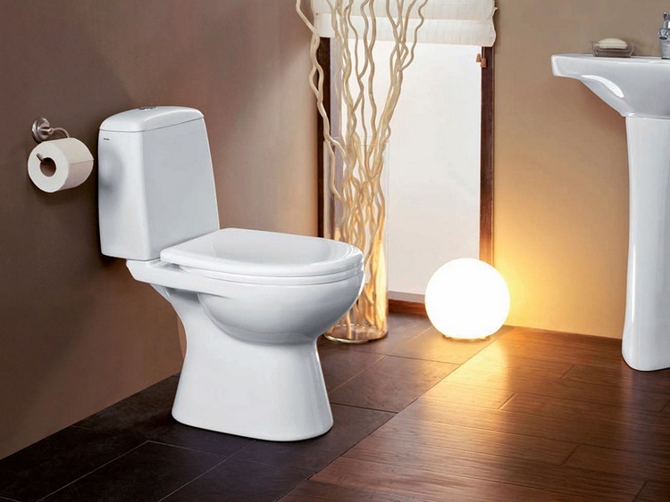 Toilet with vertical outlet