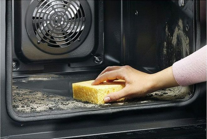 Hoe maak je een elektrische oven thuis schoon?