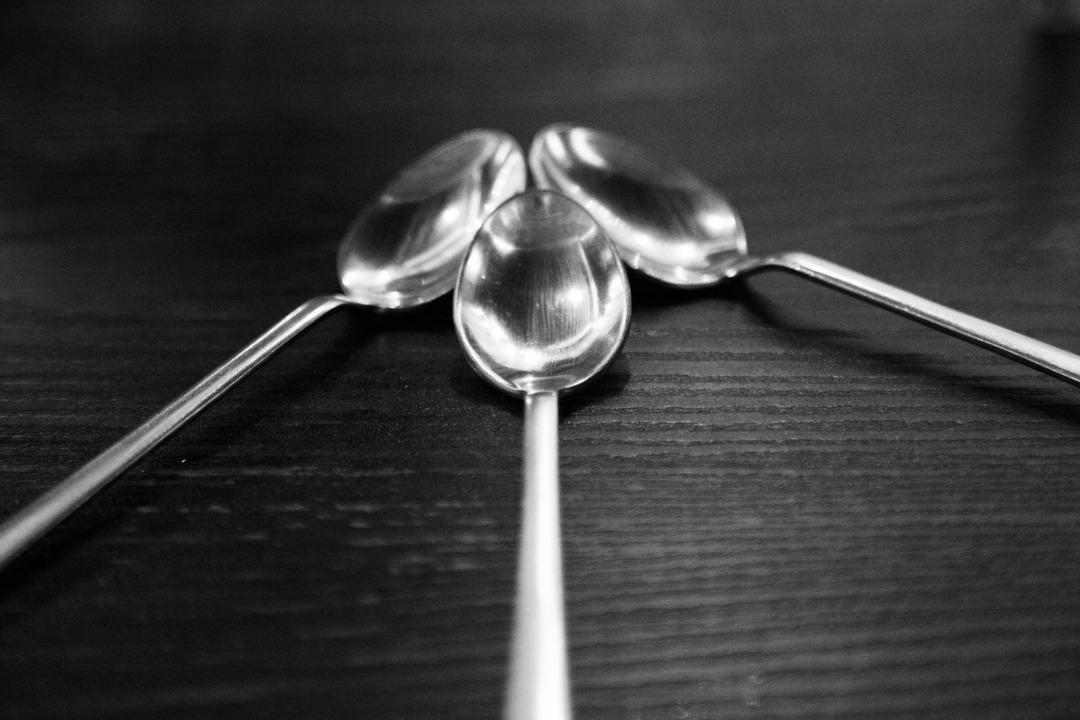 The volume of a teaspoon and a tablespoon: how much liquid they hold