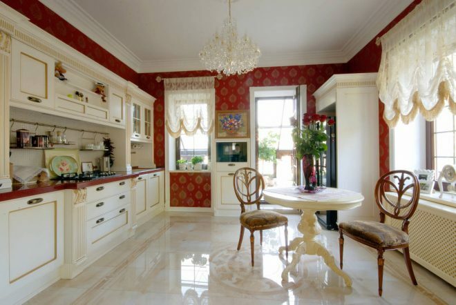 Revestimento de piso em uma cozinha clássica