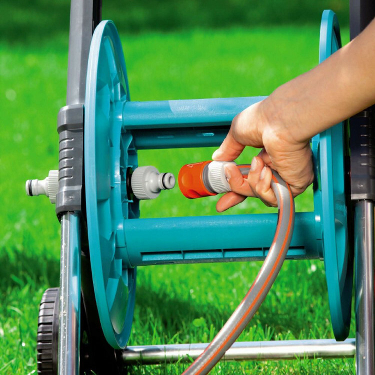 How to wind a hose on a watering reel and how to use it