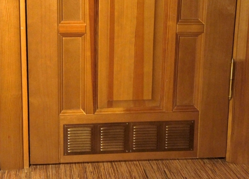 Otwory wentylacyjne w drzwiach