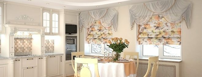Elegante keukendecoratie met vouwgordijnen