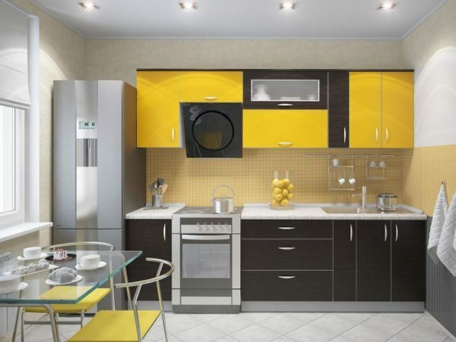 kollane põll ja plaatide komplekt kööki