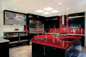 läikiv must ja punane köök
