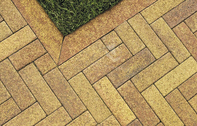 Lastre per pavimentazione Brick: metodo di produzione, varietà e vantaggi, dimensioni delle piastrelle, metodi di posa, sfumature di pavimentazione
