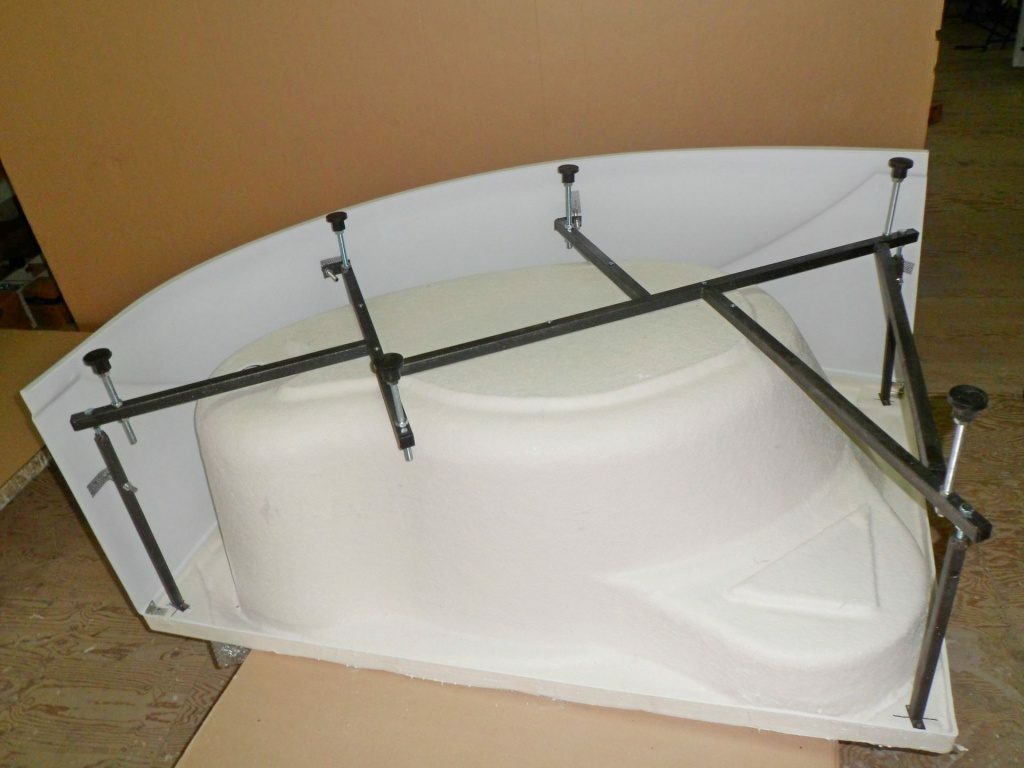 Installation of an acrylic bathtub on an existing frame.