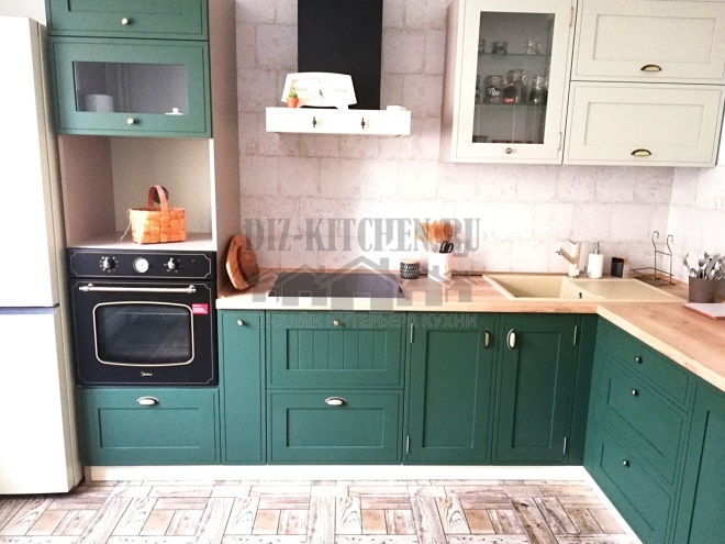 Green kitchen with matte Shaker fronts