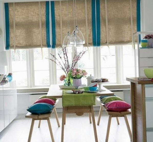 Zavese v kuhinji v slogu minimalizma