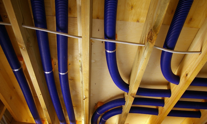 Laying flexible air ducts 