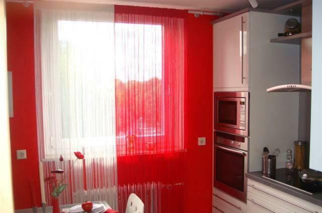 kjøkken i rødt