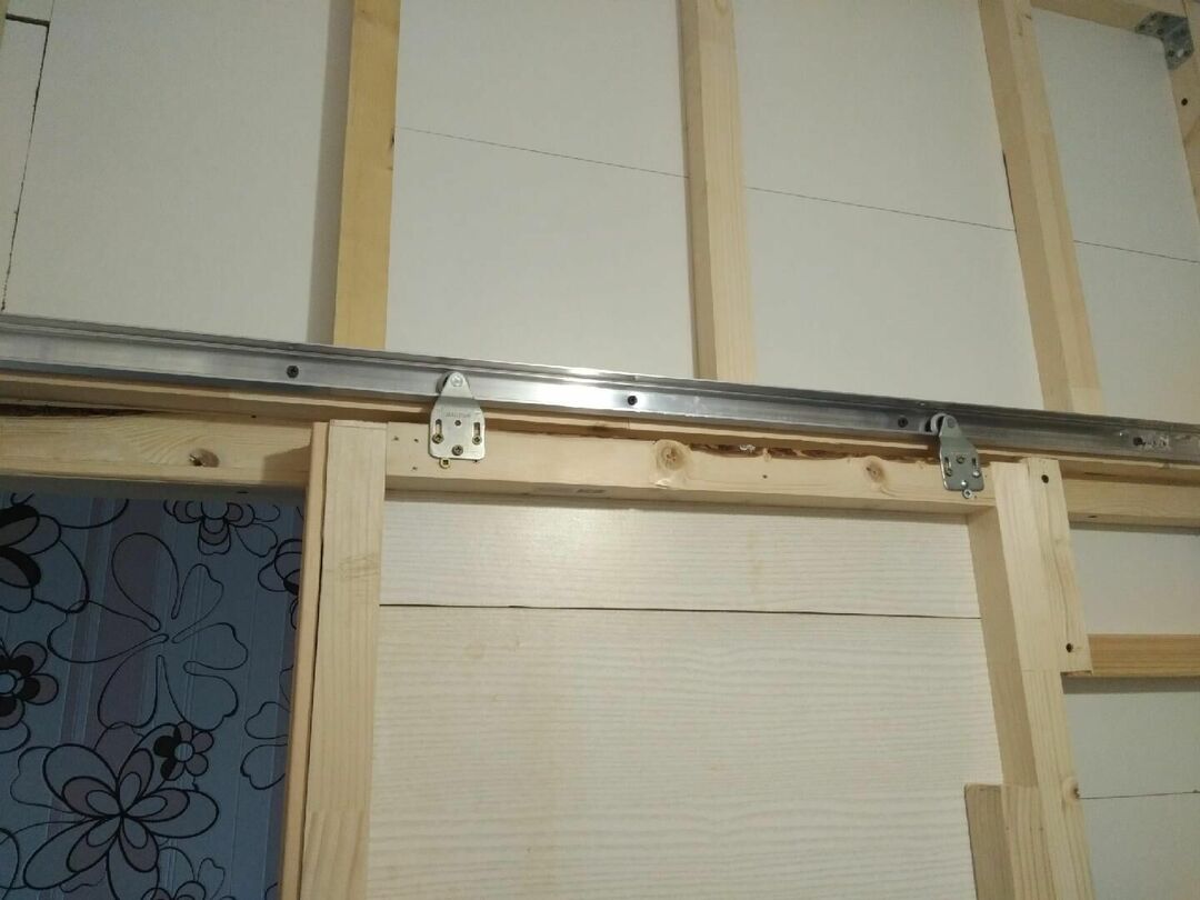 Strengthening the wardrobe frame with beams