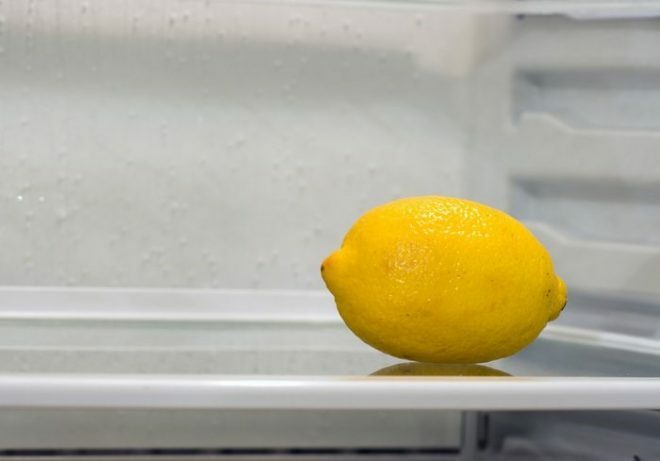 Ledusskapī citronu