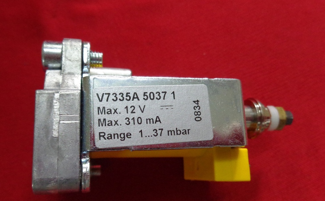 Modulating gas valve
