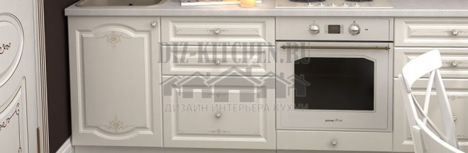 Šarlīzes baltā virtuve rokoko stilā ar ziedu rakstu uz fasādēm