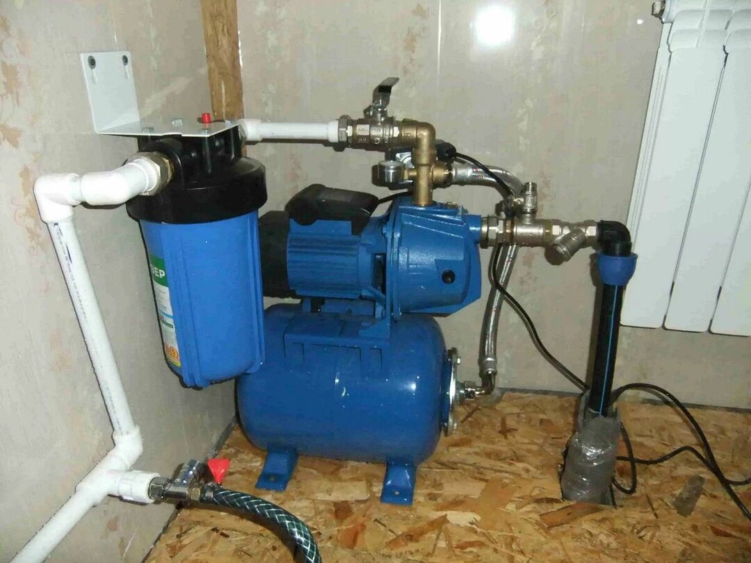Priključitev črpalne postaje na vodnjak: tehnologija dela