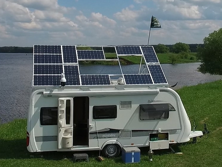 Camper con pannelli solari