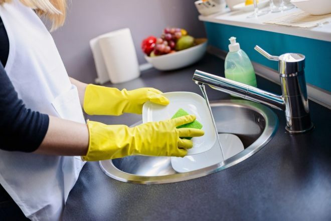 Kuinka pestä astiat nopeasti: tehokkaimmat menetelmät