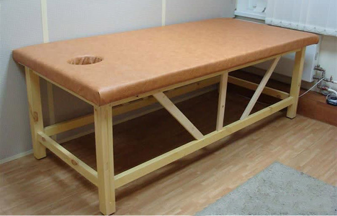 mesa de massagem de madeira