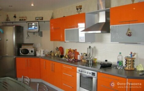 Oranžový design kuchyně