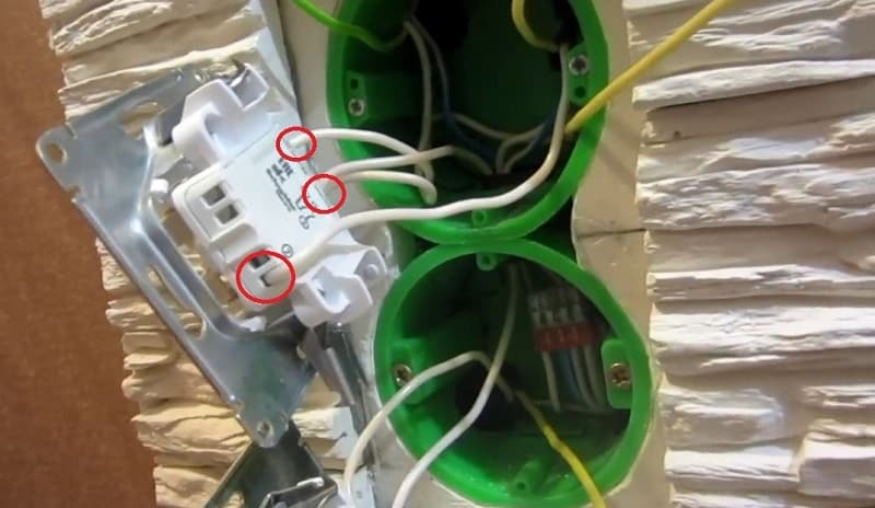 Connection of sockets and switches