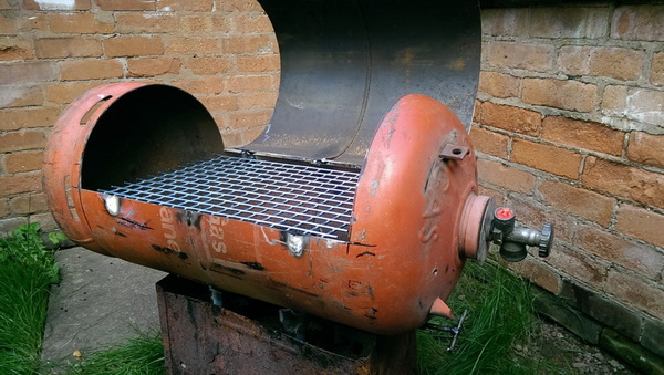 Gril à gaz à faire soi-même: types de barbecues à gaz et méthodes de montage