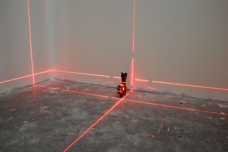 Sådan bruger du et laserniveau: Sådan fungerer det, korrekt brug og opbevaring - Setafi