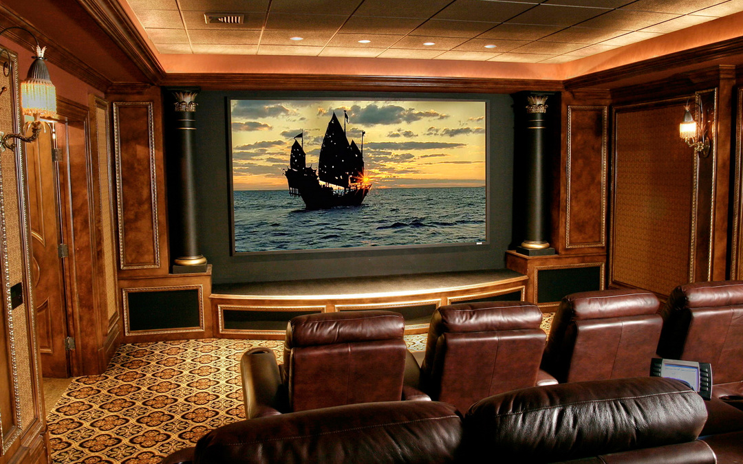 Cinema em casa no interior: características da localização e disposição de um cinema em casa com uma foto.