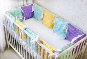 Pillows in the crib for a newborn with his own hands: if the newborn pillow needs, how to make a pattern and sew ordinary pillow, in the form of butterflies, bears and owls.