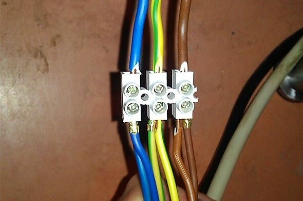 Terminal tilkobling av ledninger