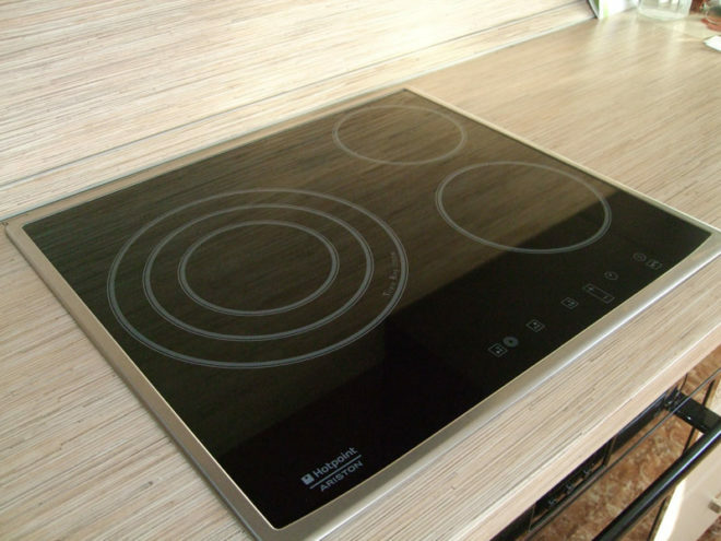 Electric built-in hob