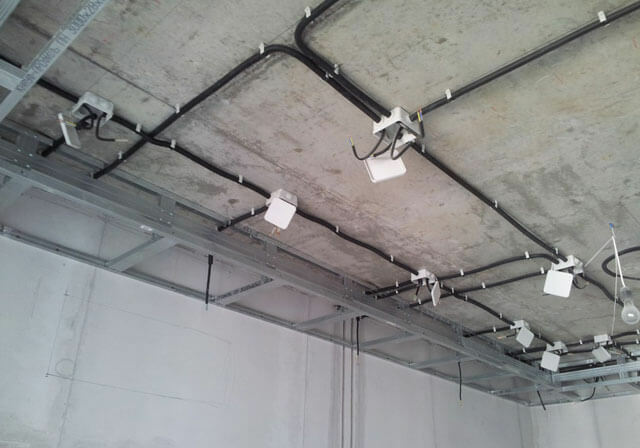 Lokacija električne napeljave na stropu