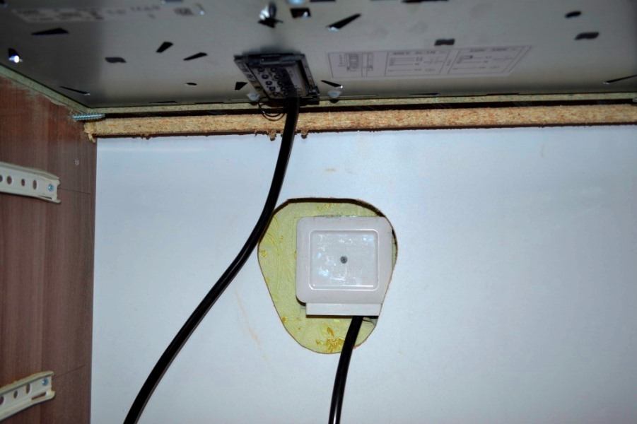 Hob socket under the worktop