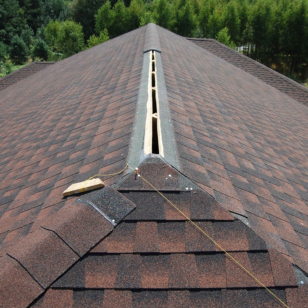 Větrání hřebenové střechy: technologie konstrukce hřebenové ventilace + instalace hřebenového provzdušňovače
