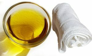 Whitening towels with oil
