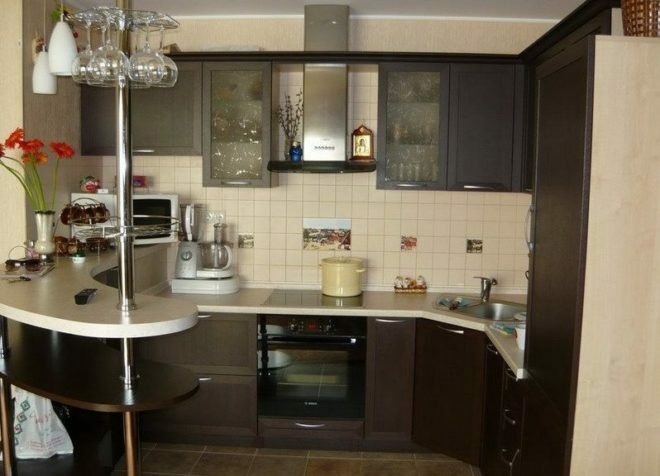 Bartheke in einer kleinen Küche