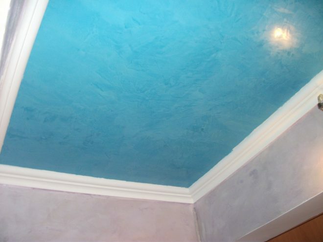Decorative plaster of the kitchen ceiling