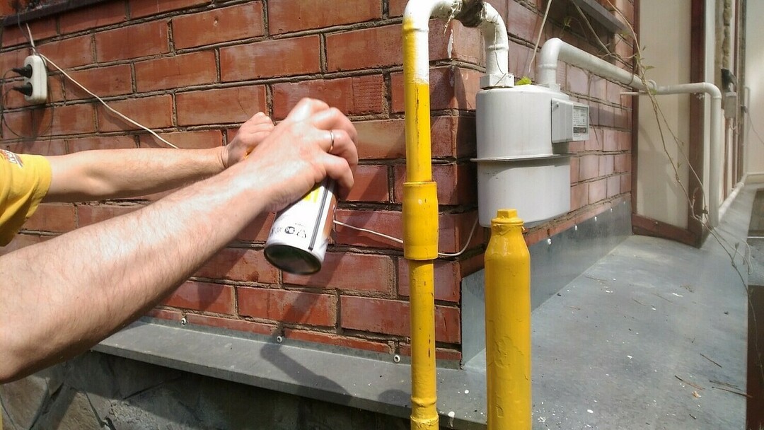 Gasrørsmaling: jo bedre at male et gasrør i en lejlighed og på gaden