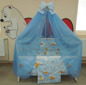 How to sew a canopy on the crib of a boy and girl: a step-by-step guide