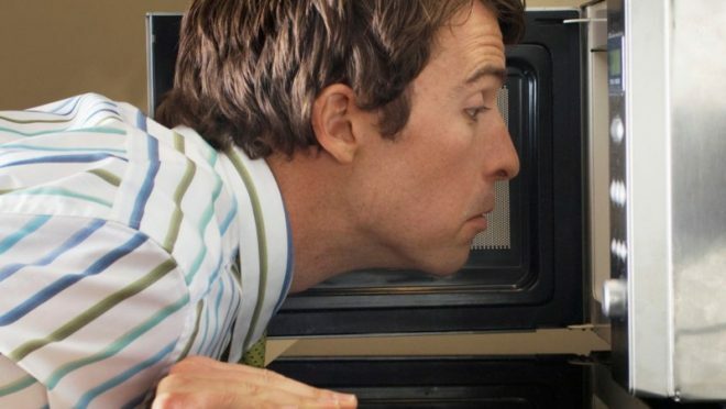 How to remove microwave odor: the best ways