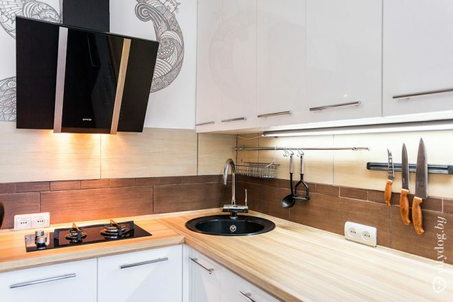 Wit keukenontwerp 6 m² met een kookplaat voor 2 branders