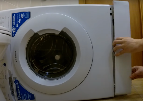 Comment changer la pompe dans la machine à laver Indesit - 3